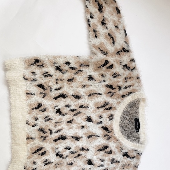 MINKPINK - Crew Neck Oversized Sweater - Picture 8 of 9